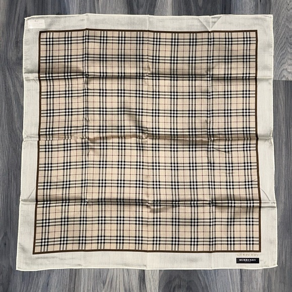 Vintage Burberry Classic Nova Check Cotton Handkerchief w Protective Case - Picture 4 of 13